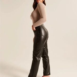 Abercrombie & Fitch Curve Love Vegan Leather 90s Ultra High Rise Straight Pant L